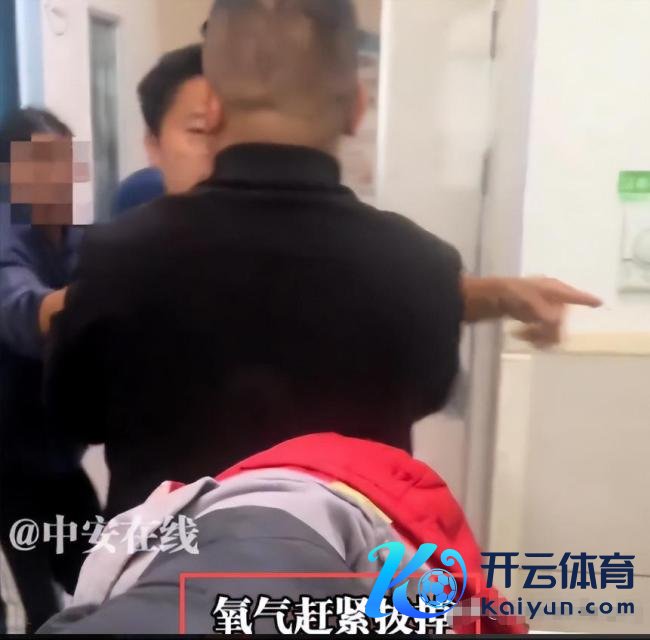 父亲不让孩子手术后续：离开后折返 最终听从大夫提议